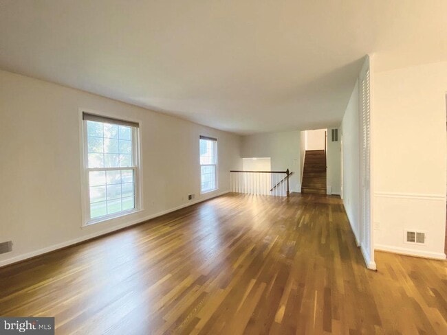 Building Photo - 615 Smallwood Rd