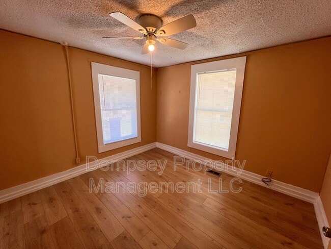 Building Photo - 711 36th Ave