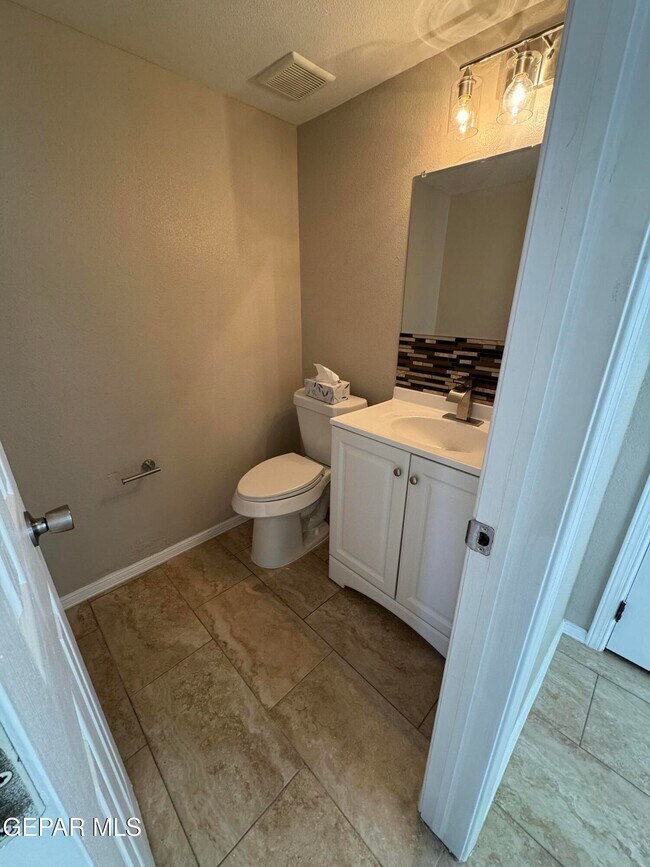 Building Photo - 1801 Garden Gate Way