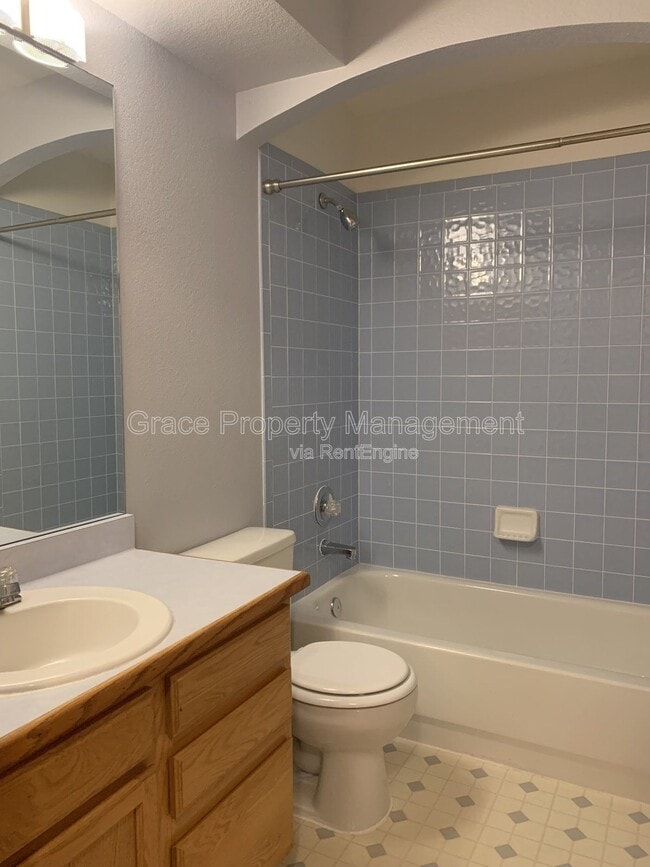 Building Photo - 2586 E 125th Pl