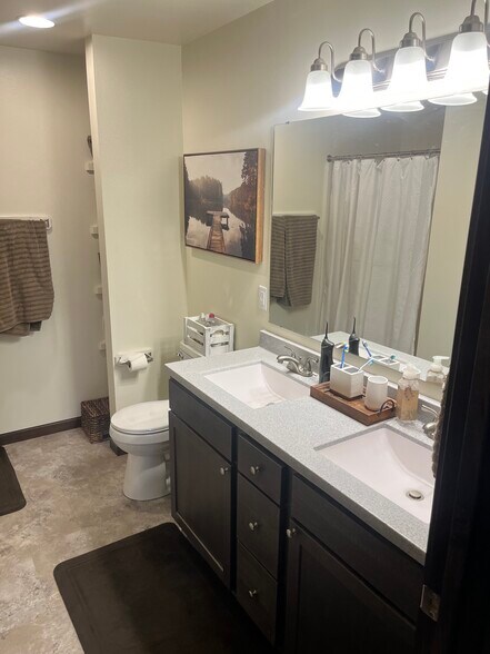Building Photo - 317 Post Oak Dr