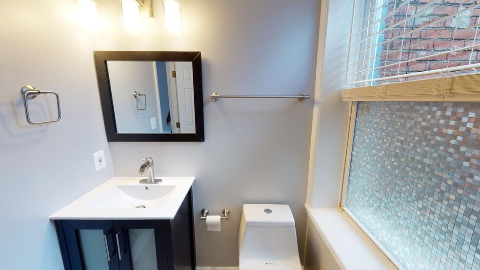 Building Photo - Stunningly renovated Bloomingdale townhous...