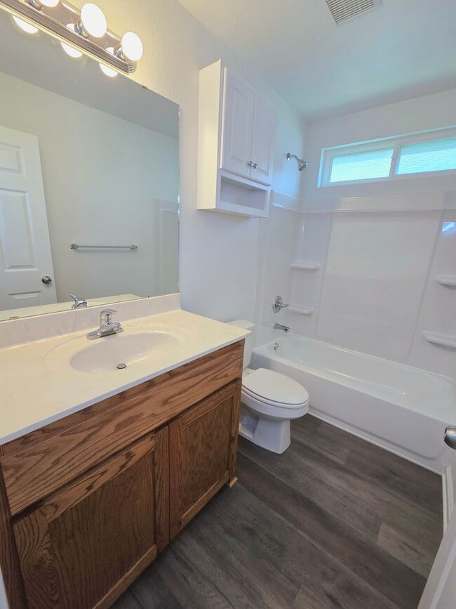Building Photo - AVAILABLE NOW! - $500 OFF FIRST MONTH