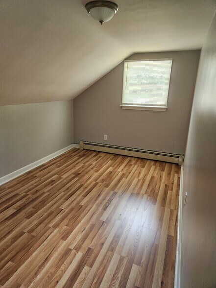 Bedroom 2 - 1 Hampson St