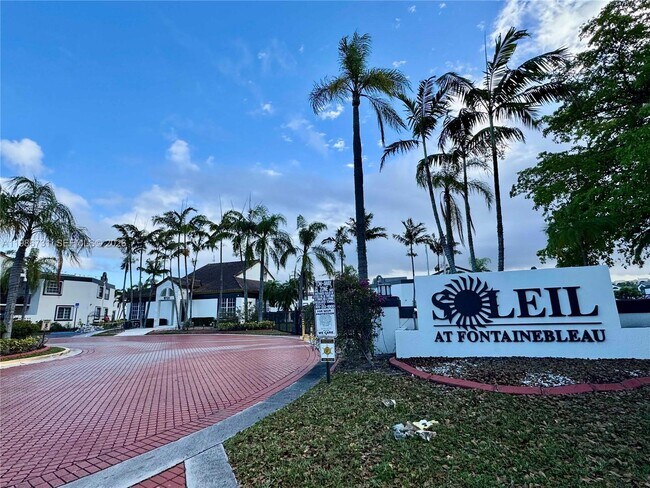 Building Photo - 9731 Fontainebleau Blvd