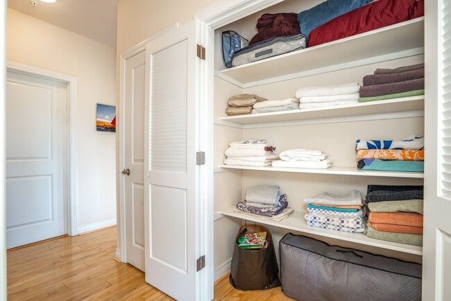 Building Photo - Beautiful Fully Furnished, 2 Bed, 2.5 Bath Kai Ani Village Townhome with Saltwater Pool