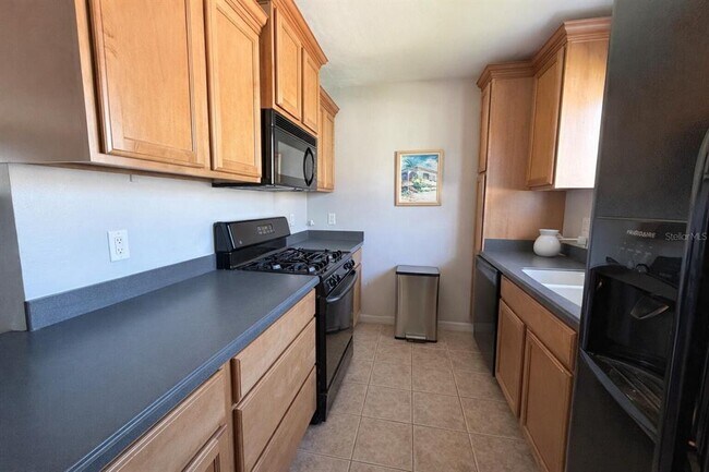 Building Photo - 1101 Victoria Dr