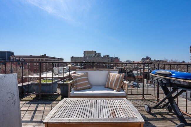 Building Photo - 44 Chandler St