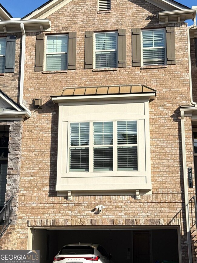 Building Photo - 2141 Coventry Dr