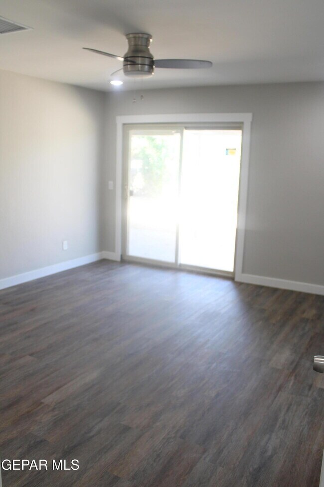 Building Photo - 3133 Fierro Dr