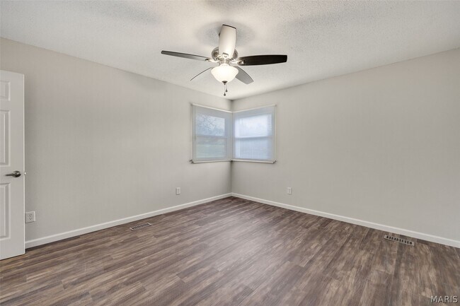 Building Photo - 4649 McIlroy Dr
