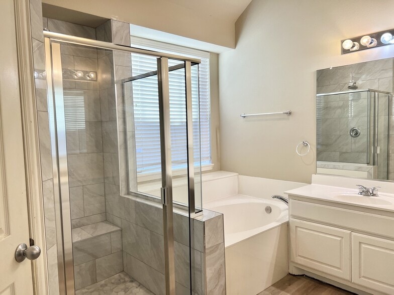 Building Photo - 2421 Mallard Dr