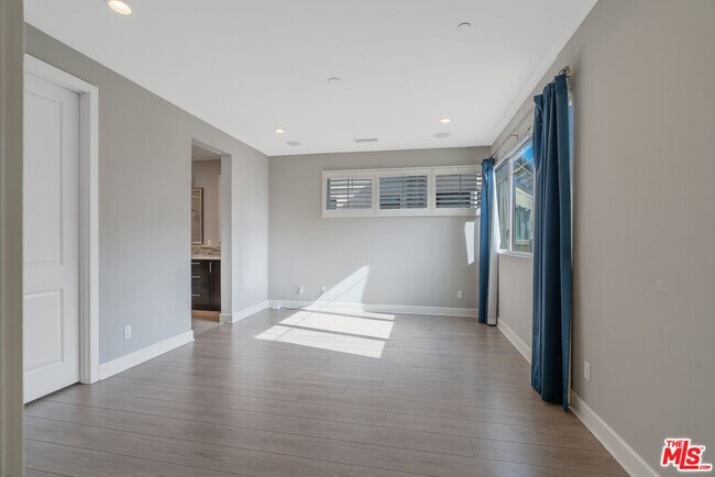 Building Photo - 12860 S Seaglass Cir