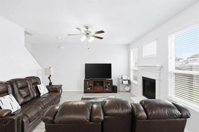 Building Photo - 128 Shining Pt Dr