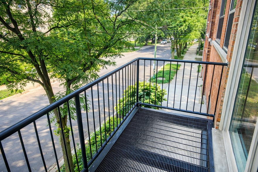 Building Photo - 2340 W Montana St