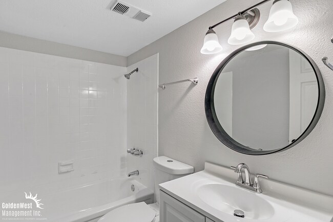 Building Photo - Updated and Spacious 2Bdm 2Ba Home in Prime North Phoenix Location!