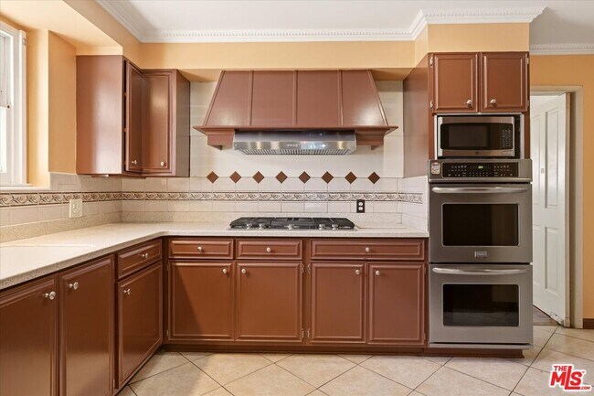 Building Photo - 4131 Mantova Dr