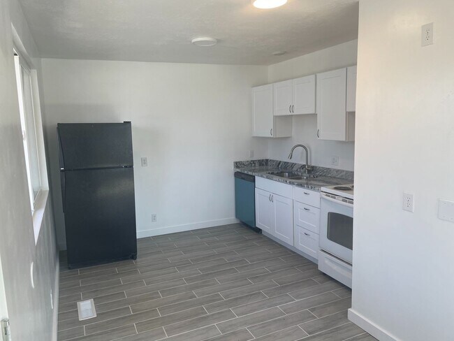Building Photo - 1142-1144 W 700 S