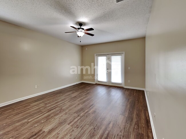 Building Photo - 10264 Lancashire Dr E