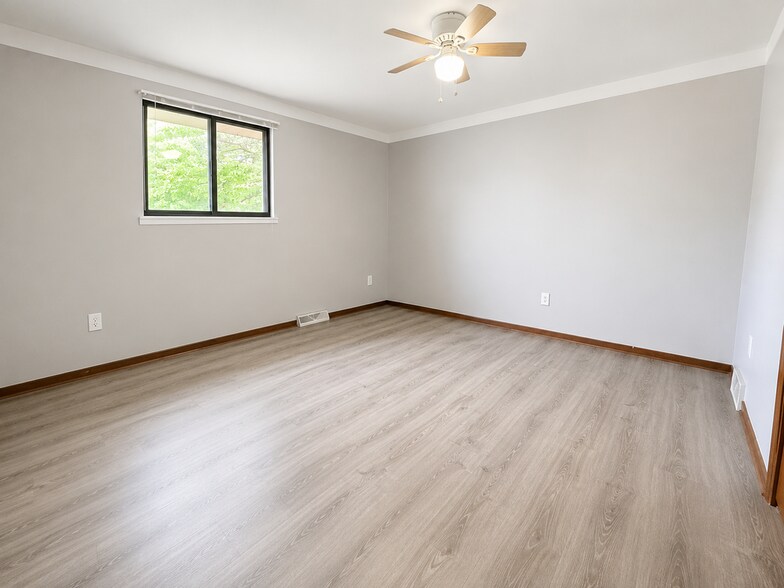 Building Photo - 27085 Campau Ln