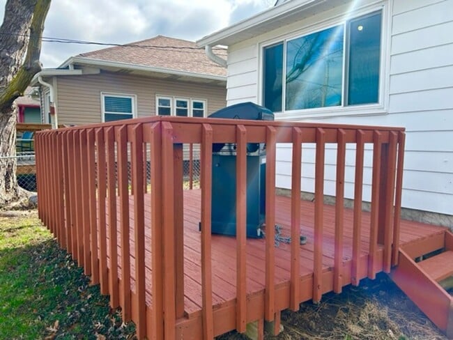 Building Photo - 1120 Hoefgen St