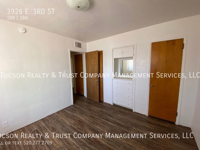 Building Photo - 3926 E 3rd St