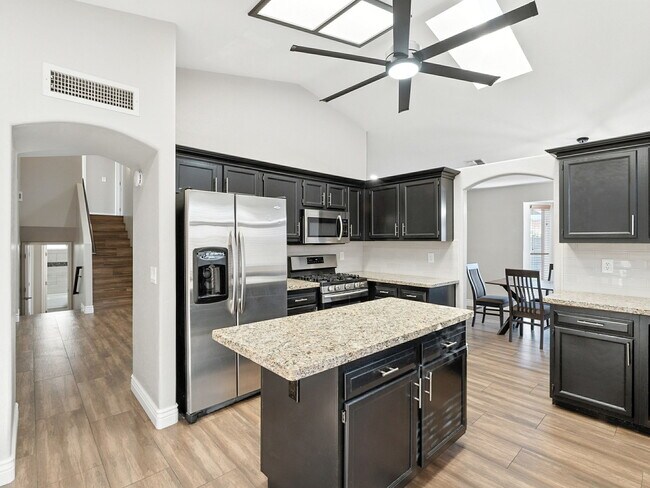 Building Photo - 3535 E Covina St