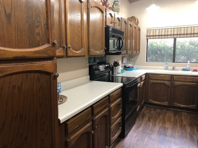 Building Photo - ASK ABOUT OUR REDUCED SUMMER RATES!!! Comfortable & Inviting Home in Leisure World a 45+ Active A...