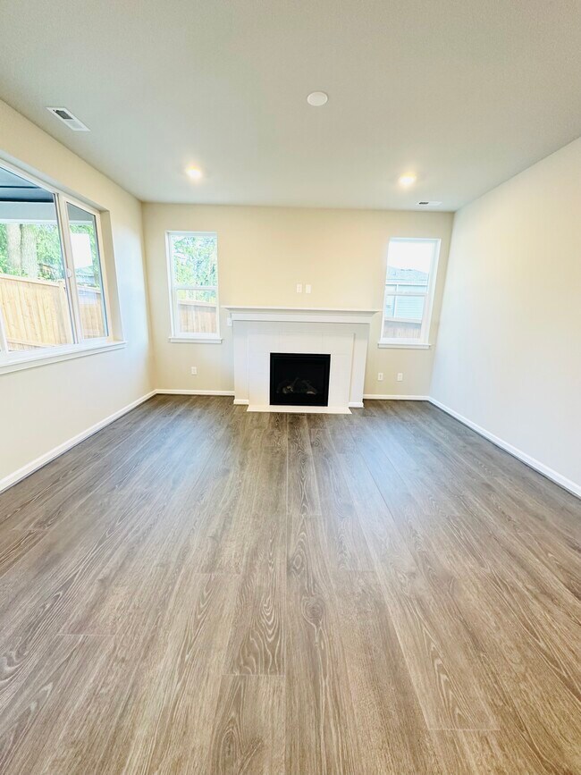 Building Photo - 3719 85th Ave NE