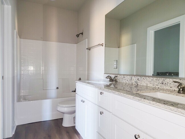 Building Photo - Beautiful 3 Bedroom 2 Bath Home!!