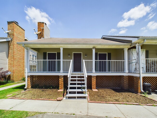 Primary Photo - 100 Teal Ln