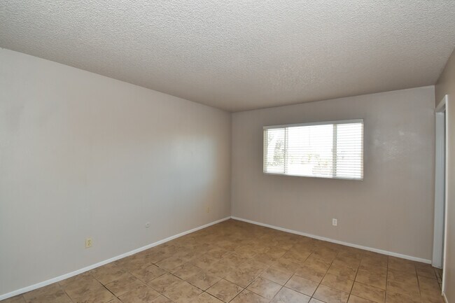 Building Photo - 2490 W Yowell Ct