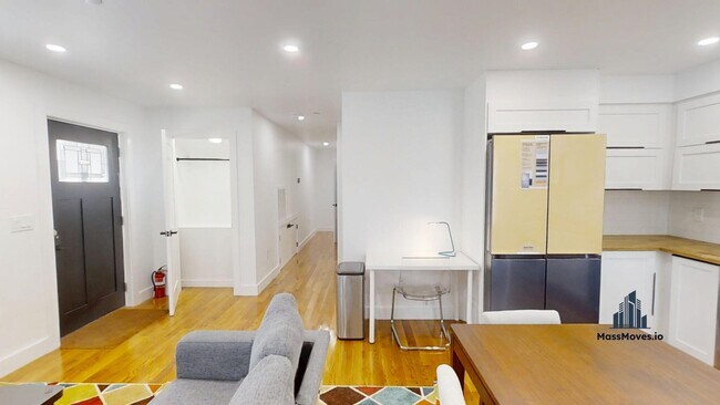 Building Photo - 36 Shepard St