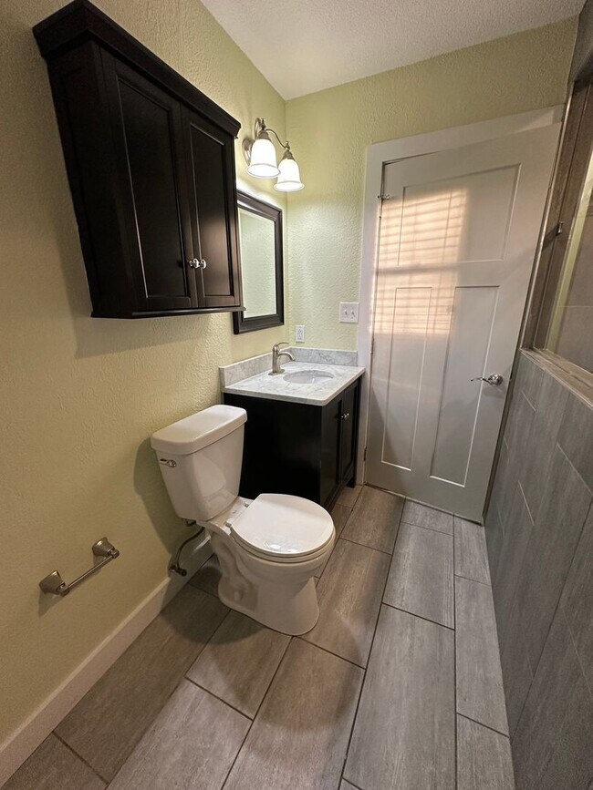 Building Photo - Farragut Cul-de-Sac Home on ½ Acre | 3BR + Sunroom | Walk to Greenway & Farragut HS