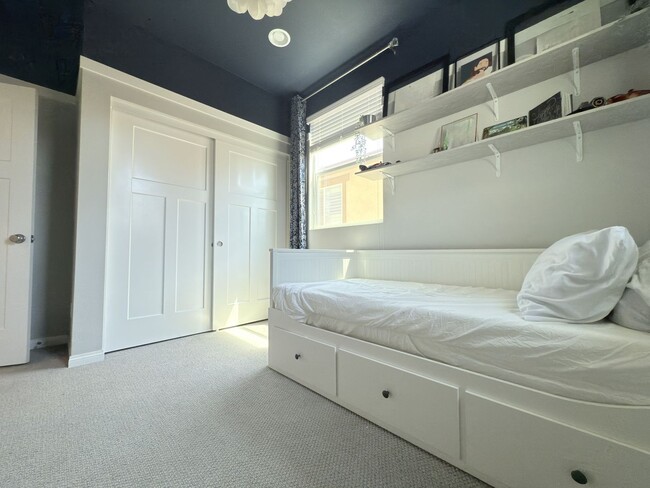 Building Photo - Beautiful 3 Bedroom in Private Community