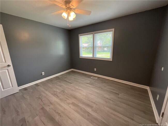 Building Photo - 1422 Grandview Dr