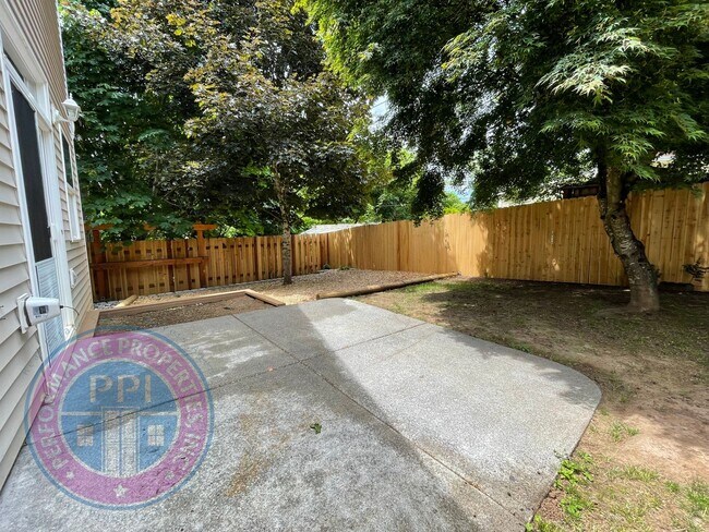 Building Photo - Sought After Single Level Family Home in S...