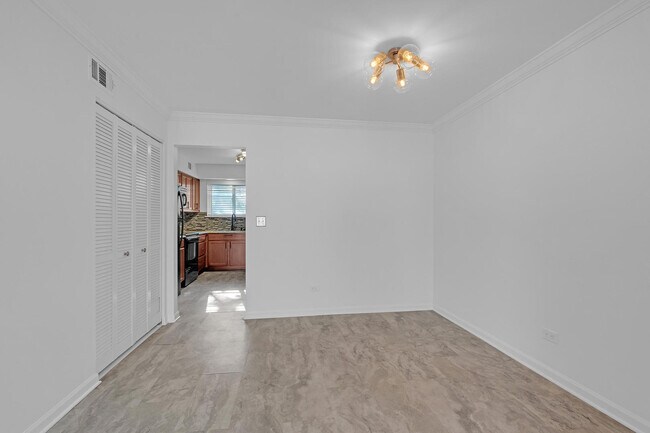 Building Photo - 900 S Plum Grove Rd