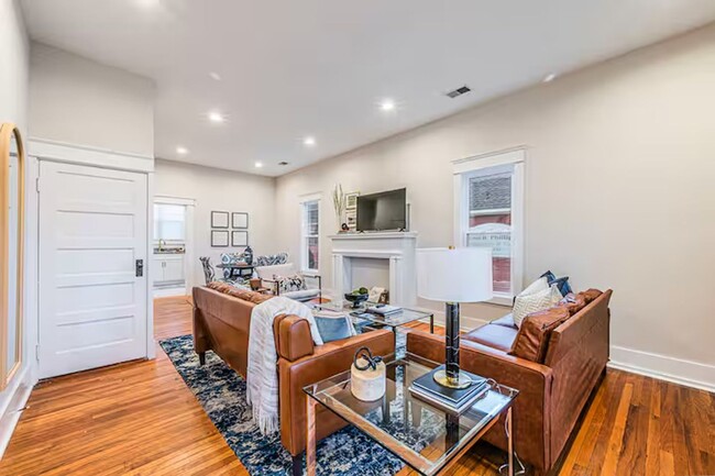 Building Photo - Charming 2 Bedroom 1 Bath Home