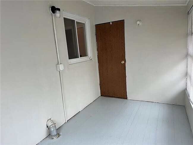 Building Photo - 53 Roser St
