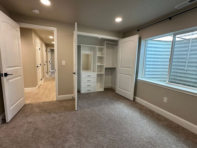 Building Photo - Single Family Home on Ranches Golf Course ...