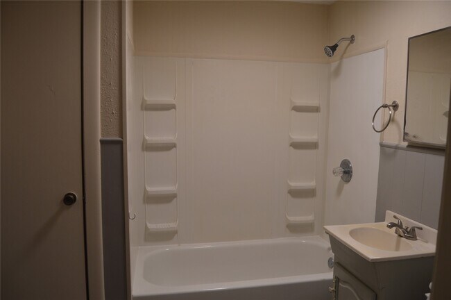 Building Photo - 110 Cedar St