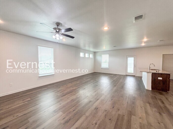 Building Photo - 870 Freedom Cir