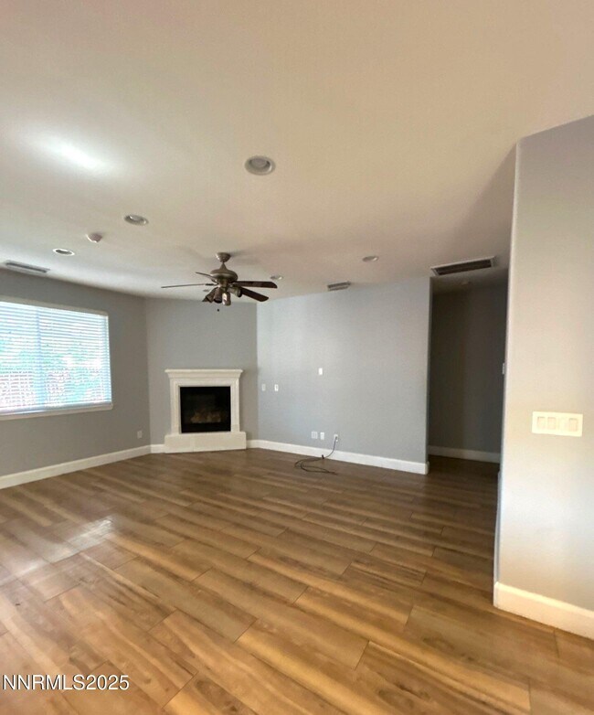 Building Photo - 2065 Long Hollow Dr