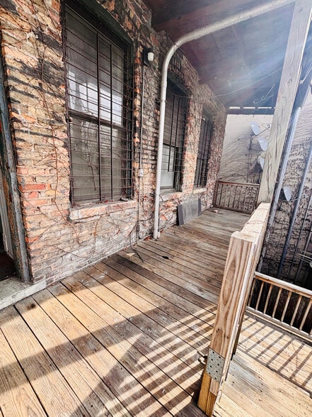 Building Photo - 1905 W Division St