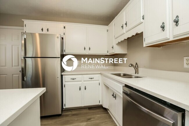 Building Photo - 3 Bedroom Pet-Friendly Home in La Vergne, TN with Main Street Renewal