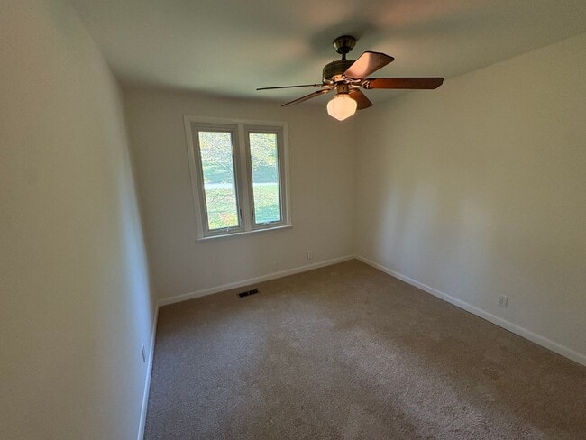 Building Photo - 6808 River Ridge Dr