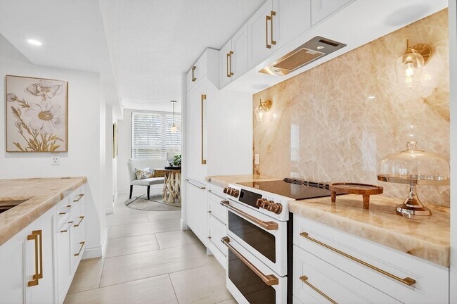 Building Photo - 7233 Promenade Dr