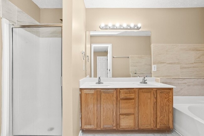 Building Photo - 1604 Overcreek Ct