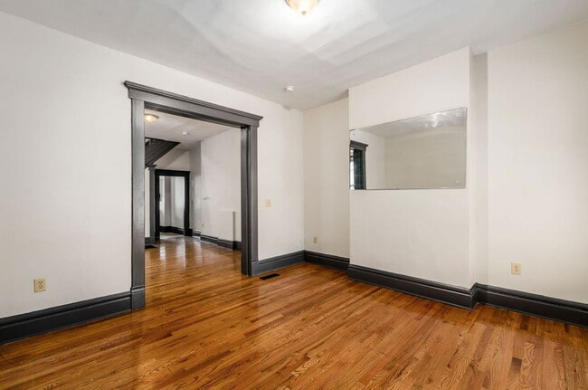 Building Photo - 182 W 8th Ave